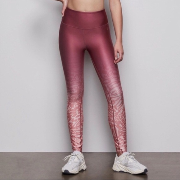 Good American Wild Hibiscus High Impact Leggings Small/1 Burgundy Ombre Drip - Picture 1 of 10